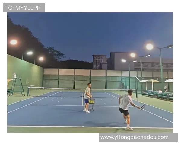 重庆网球队战术揭秘：网球巨献背后的训练与策略探讨